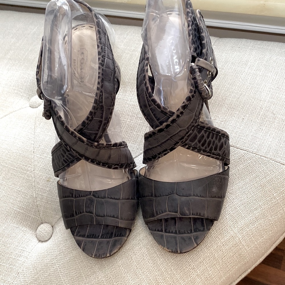 Coach Sandals Size 8.5 Heel Approximately 4” - Picture 4 of 10